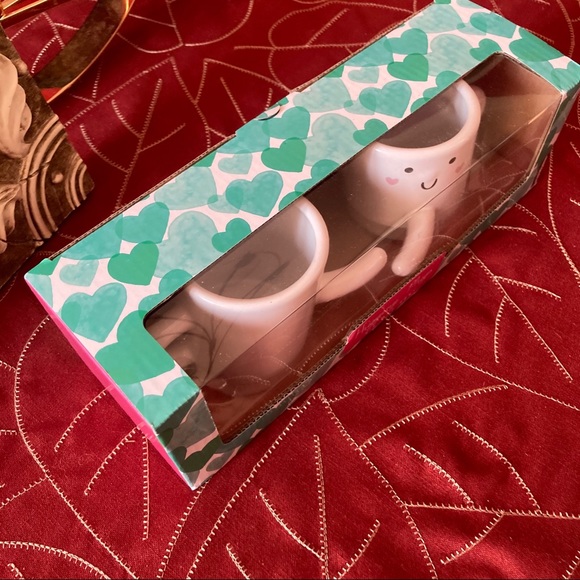 New set of his and hers hugging mugs - Picture 8 of 10